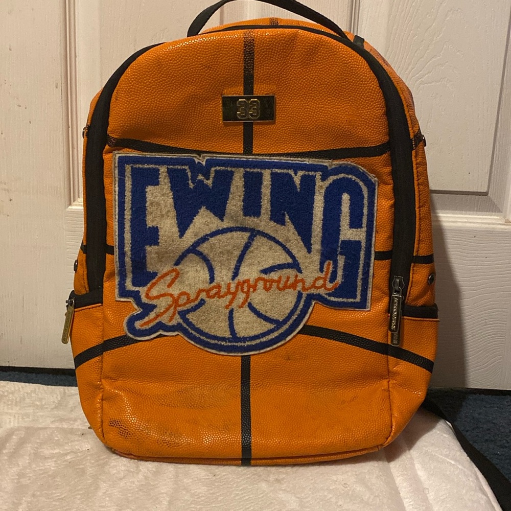 Wings that connect to the bag